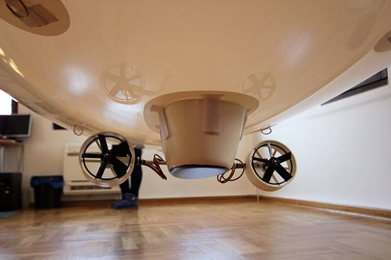 4,5-m-rc-blimp-with-new-cabin-type-with-edf